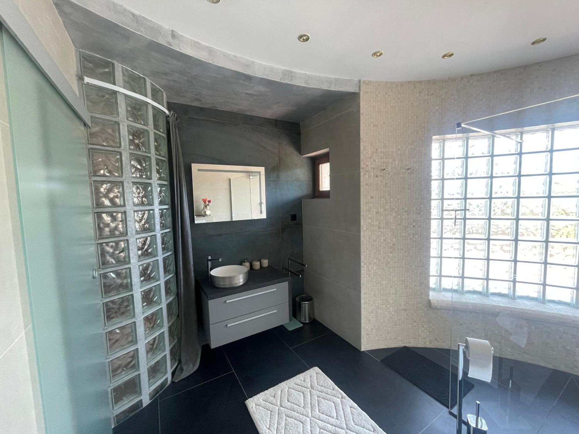 Tona Apartment