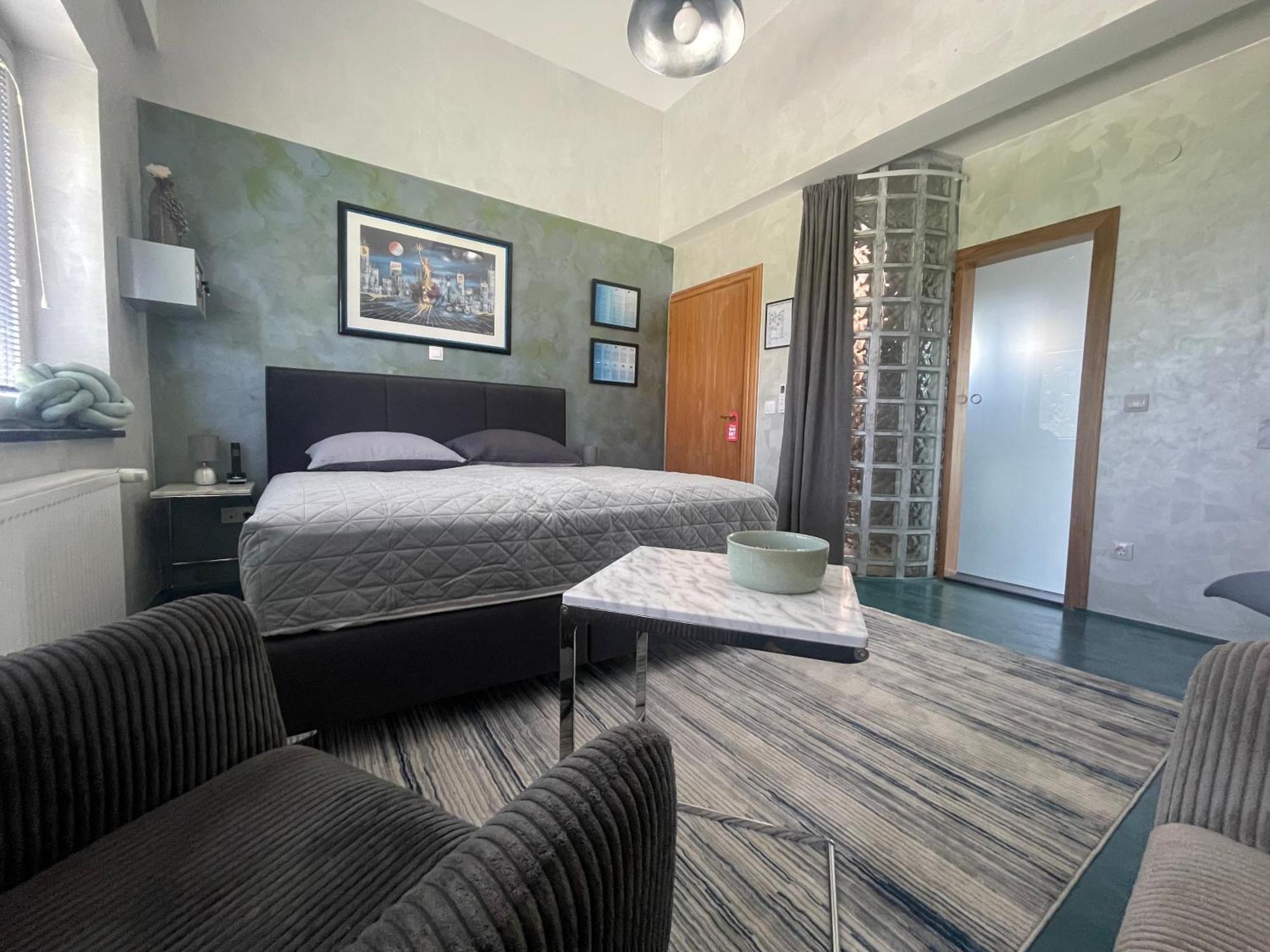 Tona Apartment *
