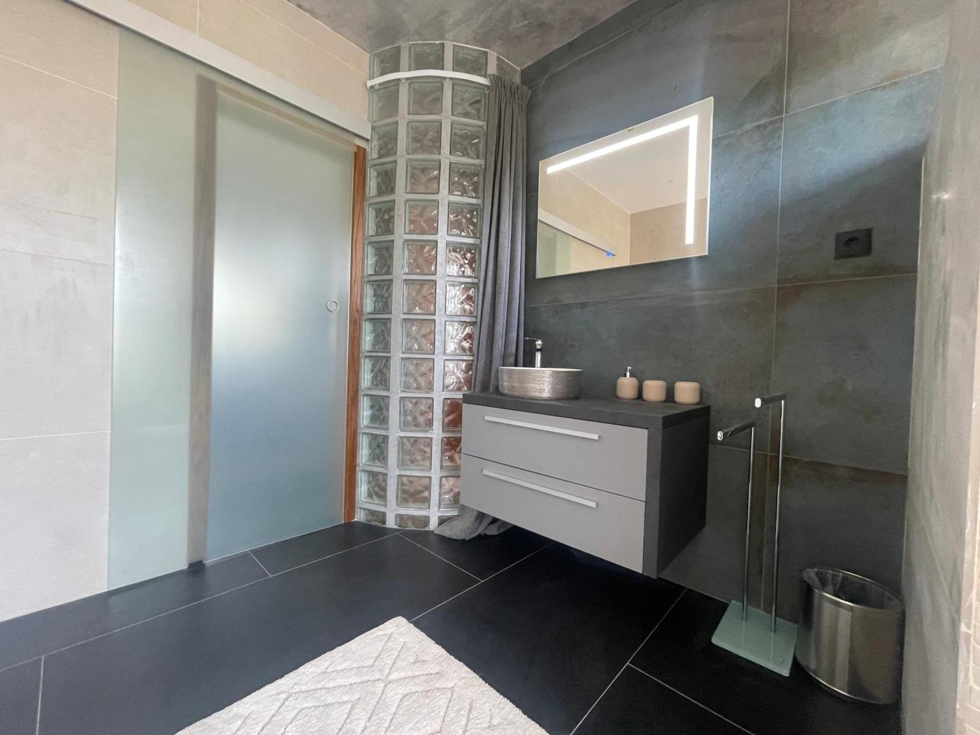 Tona Apartment