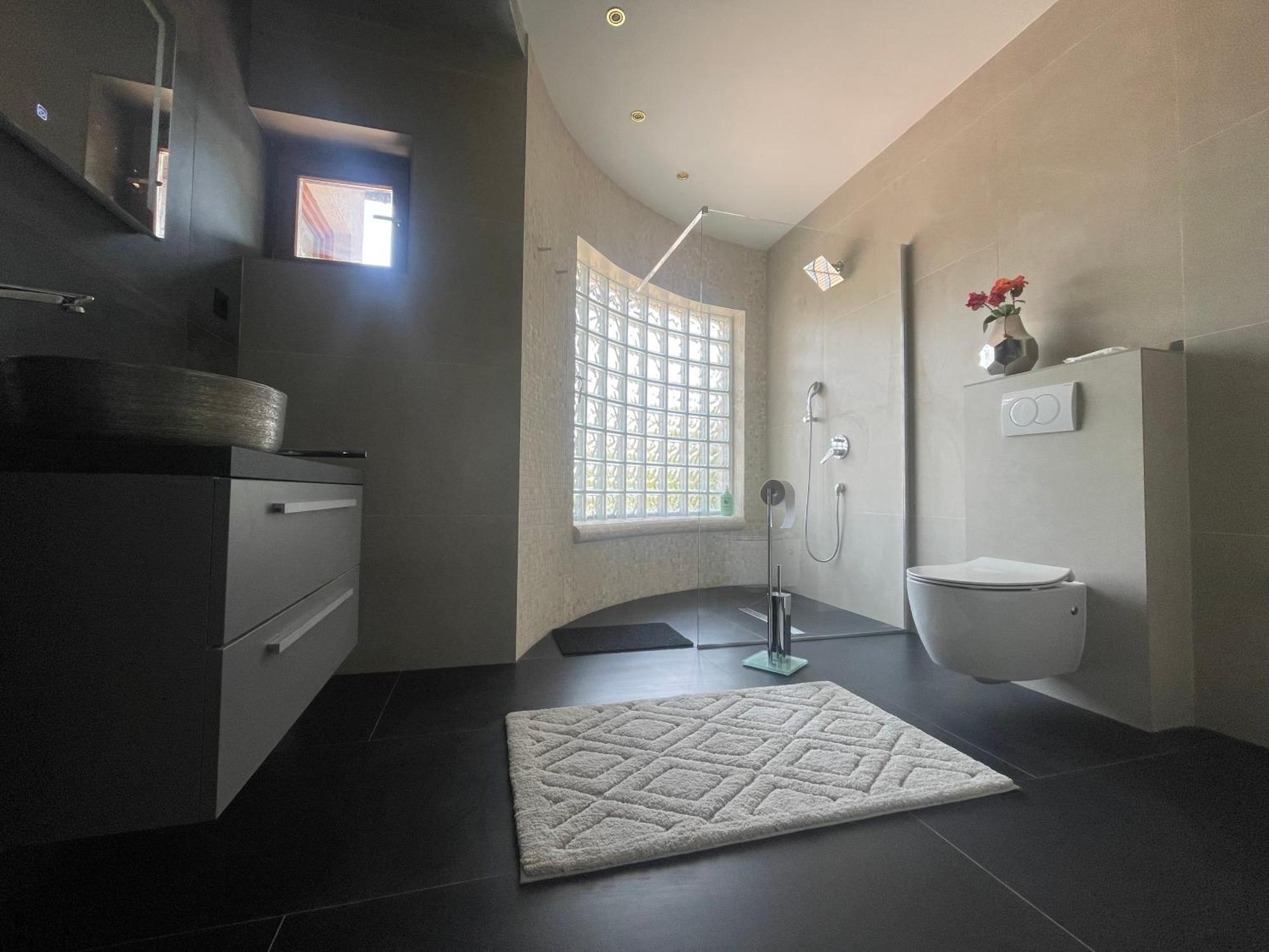 Tona Apartment